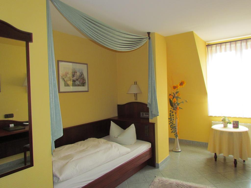 Hotel Zum Erker 트레부르 객실 사진