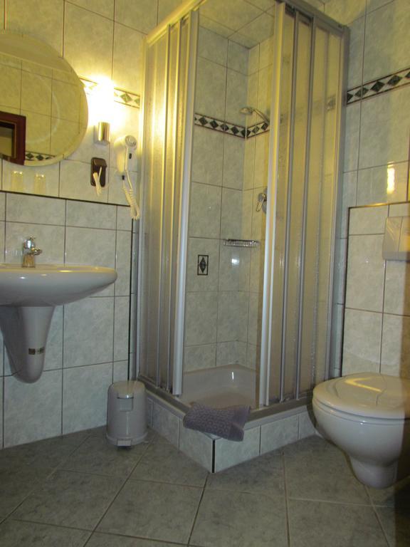 Hotel Zum Erker 트레부르 객실 사진